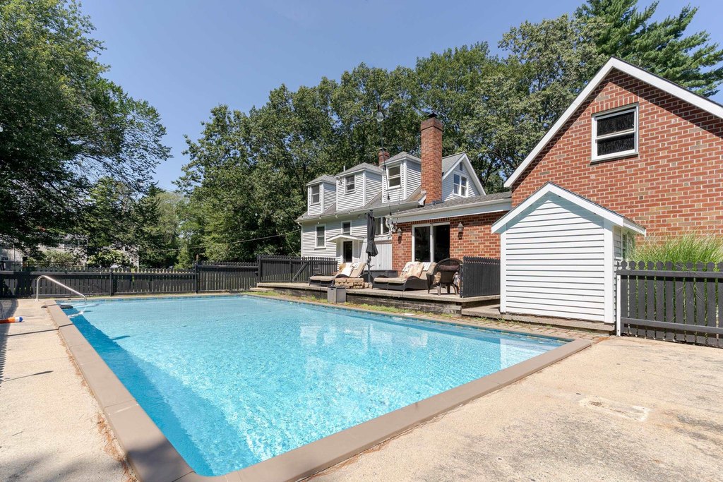 Hampton Falls, New Hampshire, 03844, United States, 3 Bedrooms Bedrooms, ,2 BathroomsBathrooms,Residential,Forsale,1934014