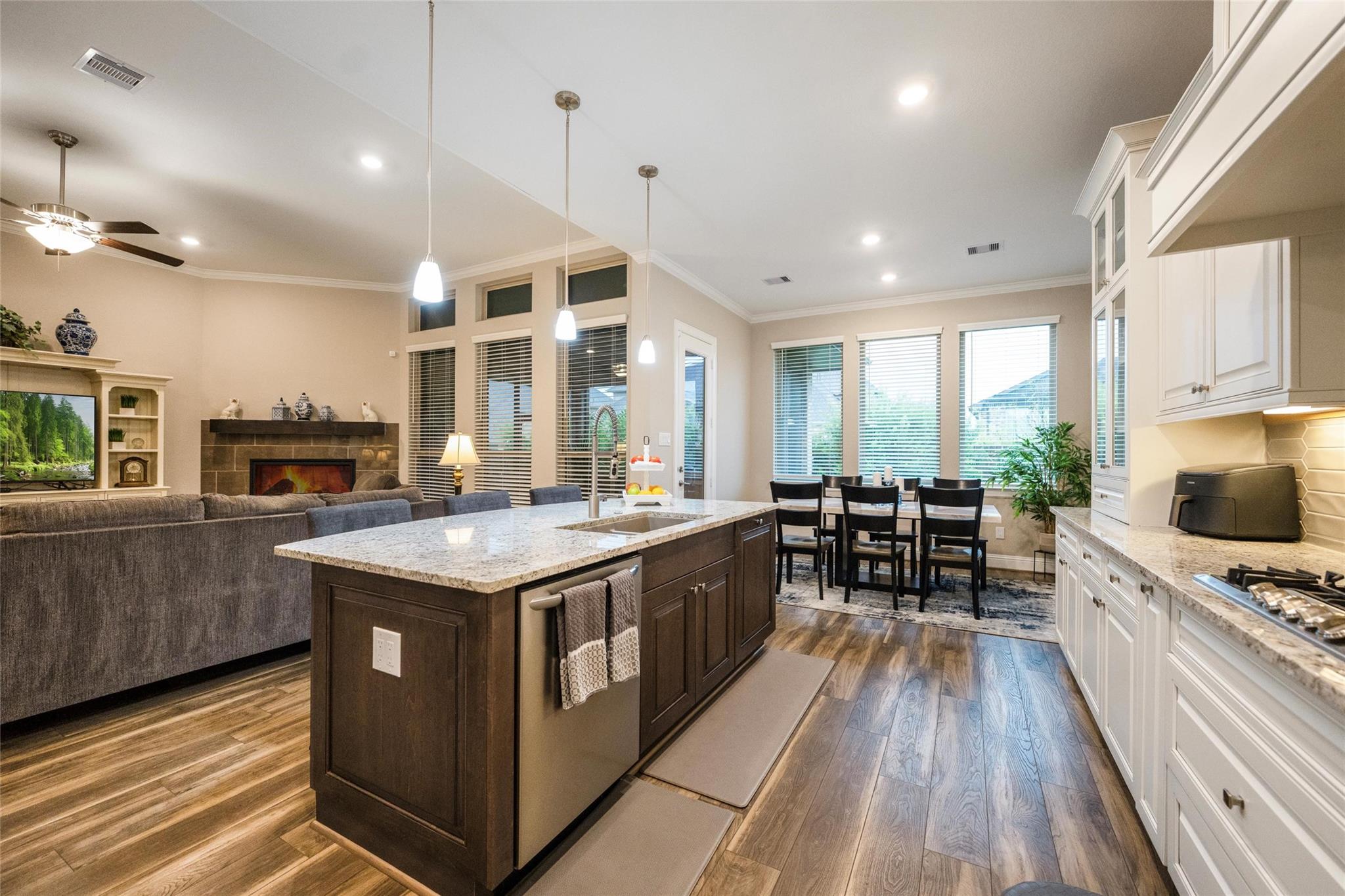 Pinehurst, Texas, 77362, United States, 5 Bedrooms Bedrooms, ,4 BathroomsBathrooms,Residential,Forsale,1910013
