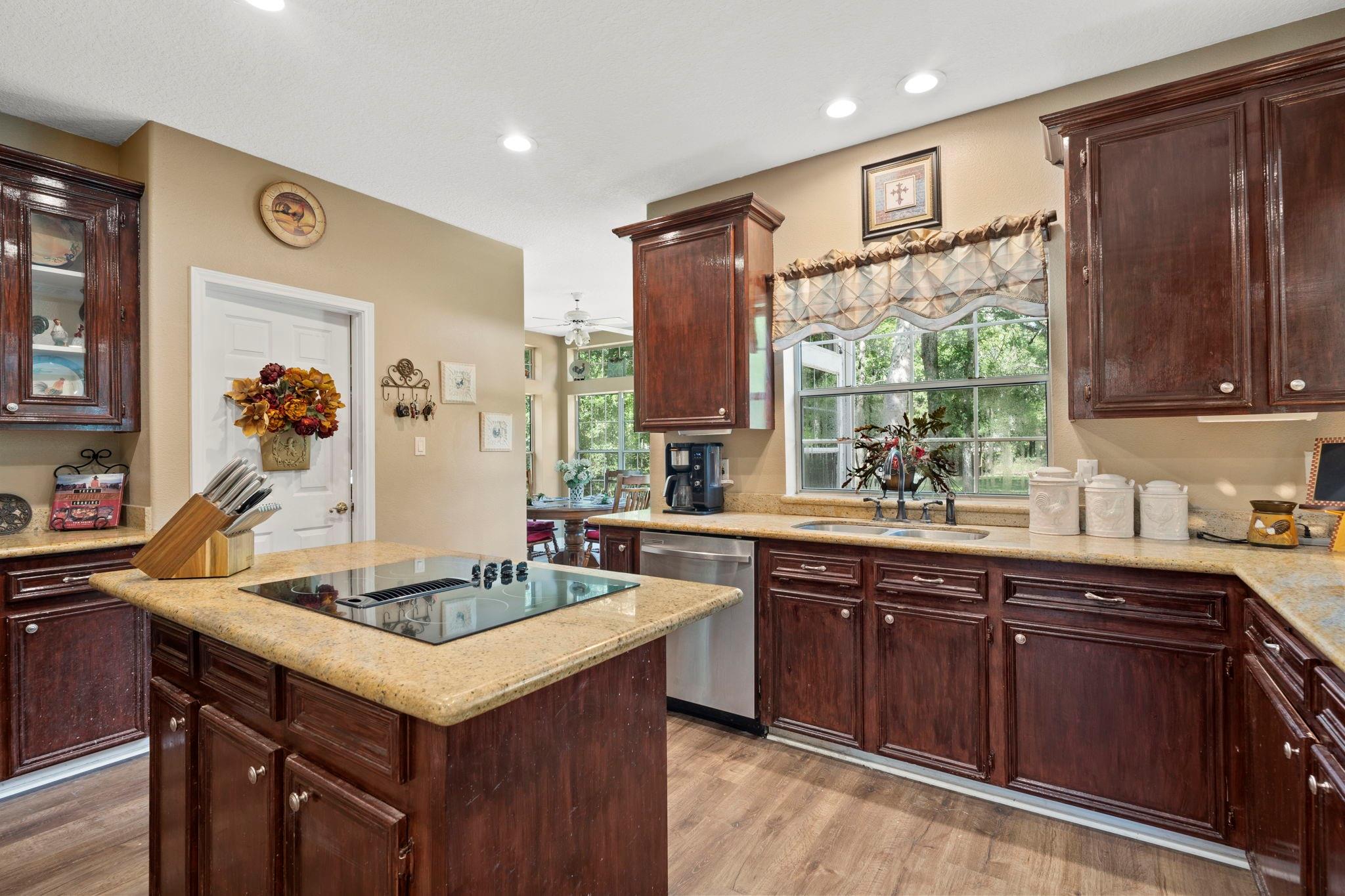 Needville, Texas, 77461, United States, 5 Bedrooms Bedrooms, ,3 BathroomsBathrooms,Residential,Forsale,1910025