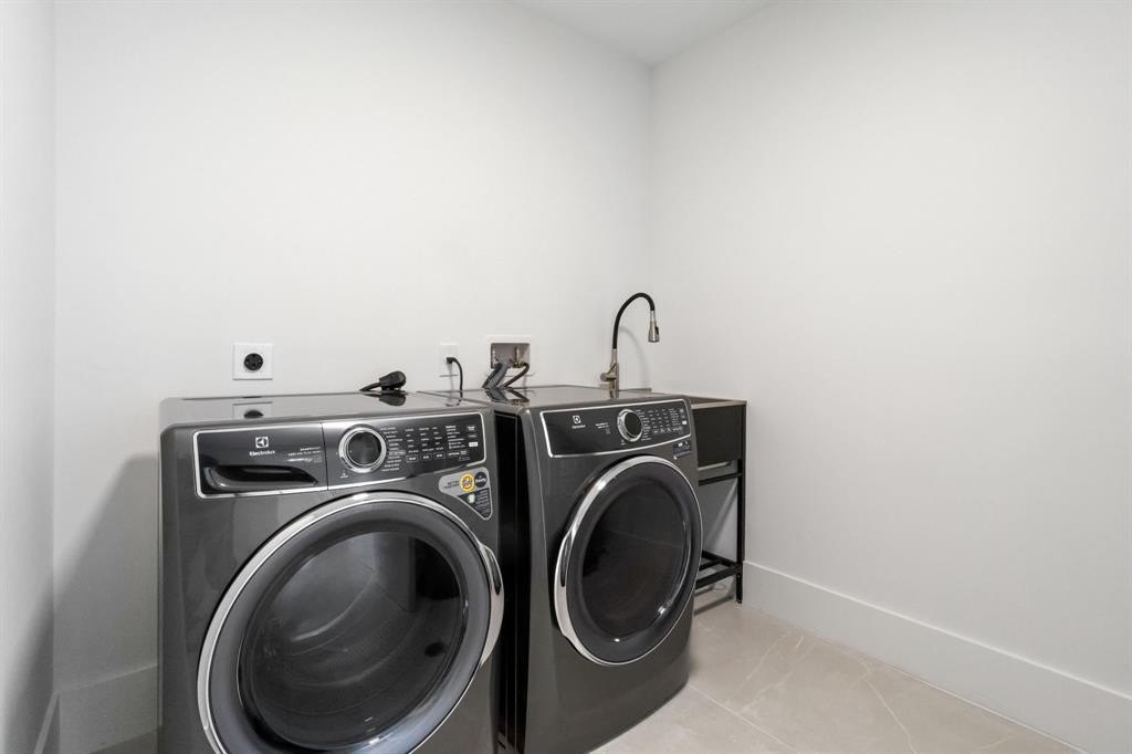 Fort Lauderdale, Florida, 33301, United States, 3 Bedrooms Bedrooms, ,3.5 BathroomsBathrooms,Residential,Forsale,2004497