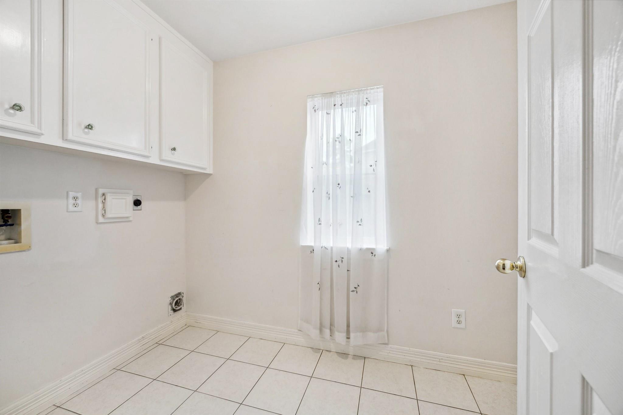 Katy, Texas, 77494, United States, 4 Bedrooms Bedrooms, ,3 BathroomsBathrooms,Residential,Forsale,1910018