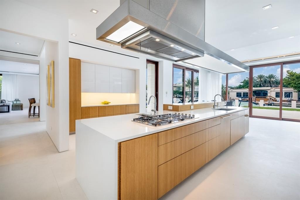 Fort Lauderdale, Florida, 33301, United States, 7 Bedrooms Bedrooms, ,7.5 BathroomsBathrooms,Residential,Forsale,1884538