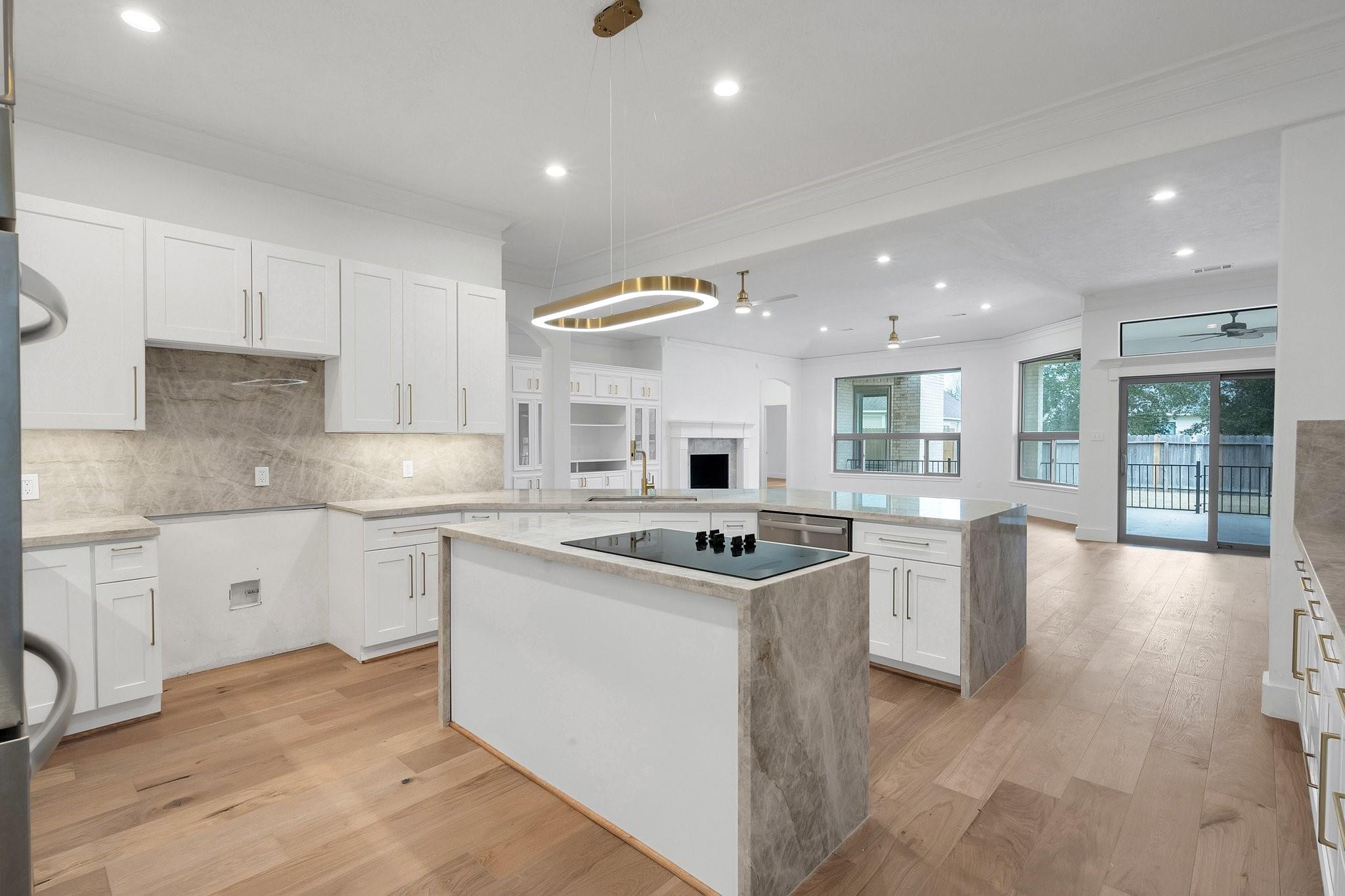 Montgomery, Texas, 77356, United States, 7 Bedrooms Bedrooms, ,5 BathroomsBathrooms,Residential,Forsale,1910017