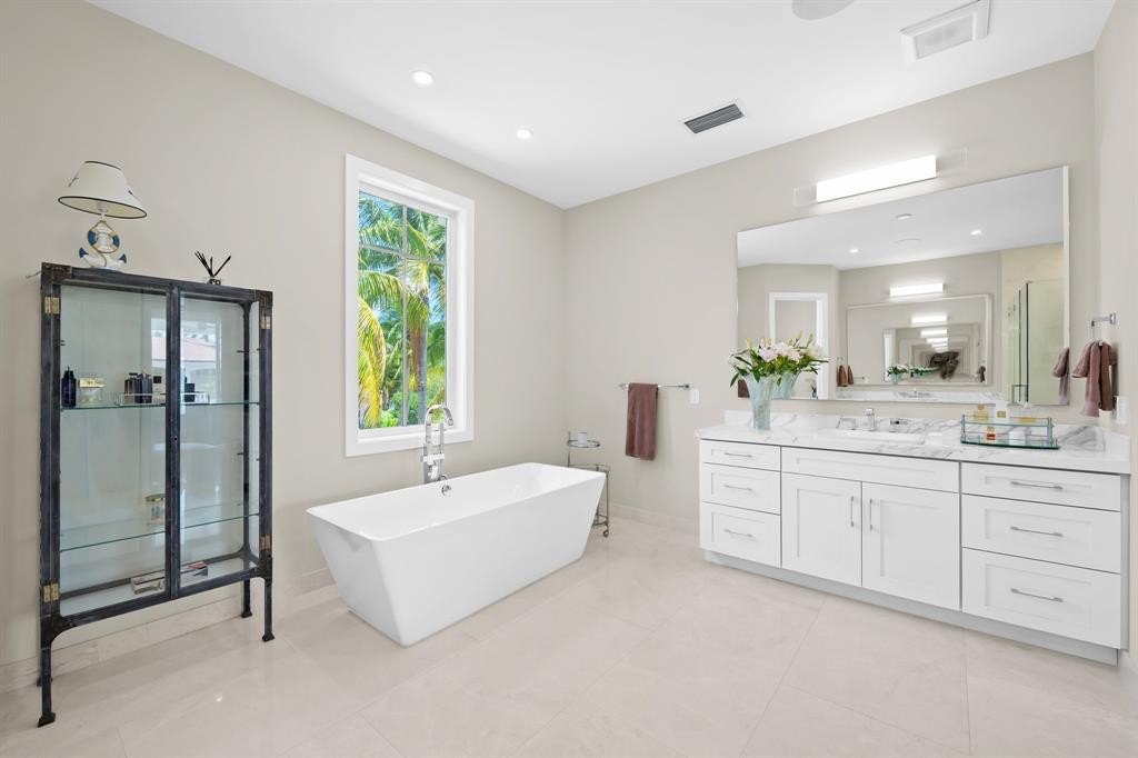 Fort Lauderdale, Florida, 33305, United States, 5 Bedrooms Bedrooms, ,5.5 BathroomsBathrooms,Residential,Forsale,1884521