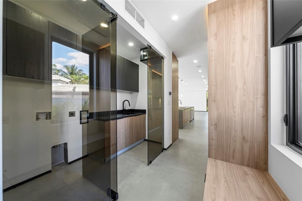 Fort Lauderdale, Florida, 33304, United States, 4 Bedrooms Bedrooms, ,4 BathroomsBathrooms,Residential,Forsale,1951875