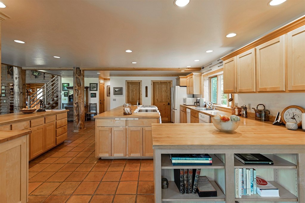 Victor, Montana, 59875, United States, 4 Bedrooms Bedrooms, ,4.5 BathroomsBathrooms,Residential,Forsale,1944330