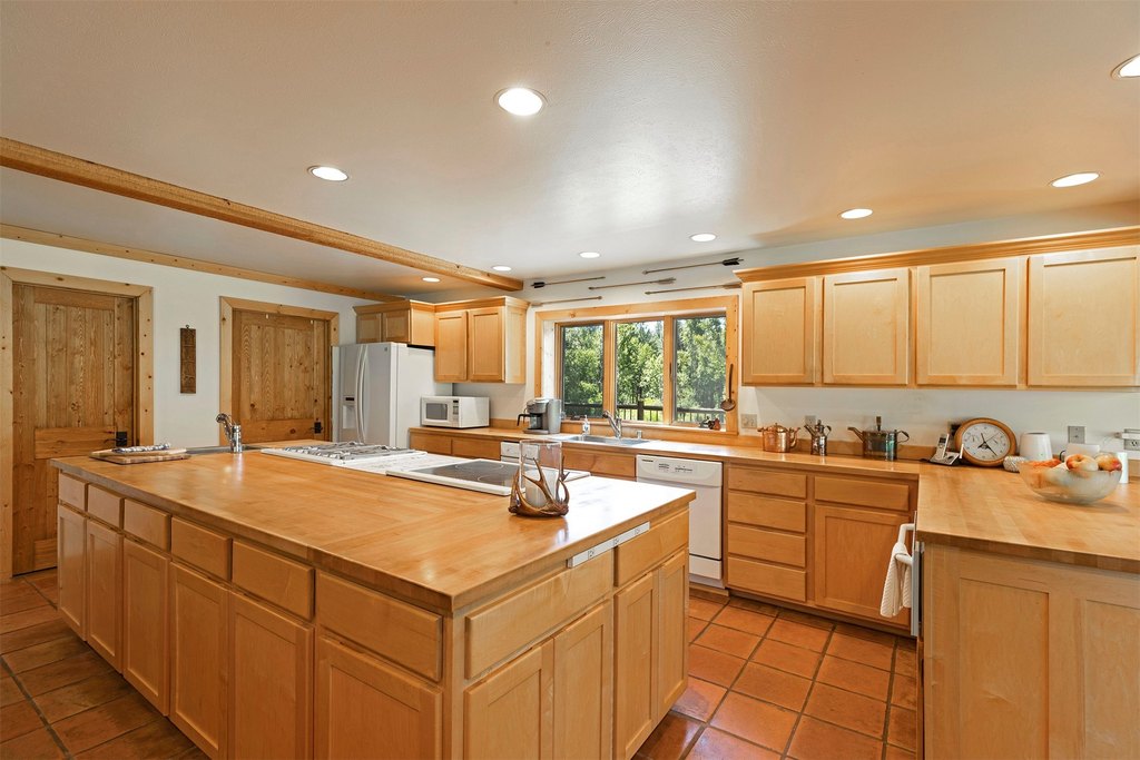 Victor, Montana, 59875, United States, 4 Bedrooms Bedrooms, ,4.5 BathroomsBathrooms,Residential,Forsale,1944330