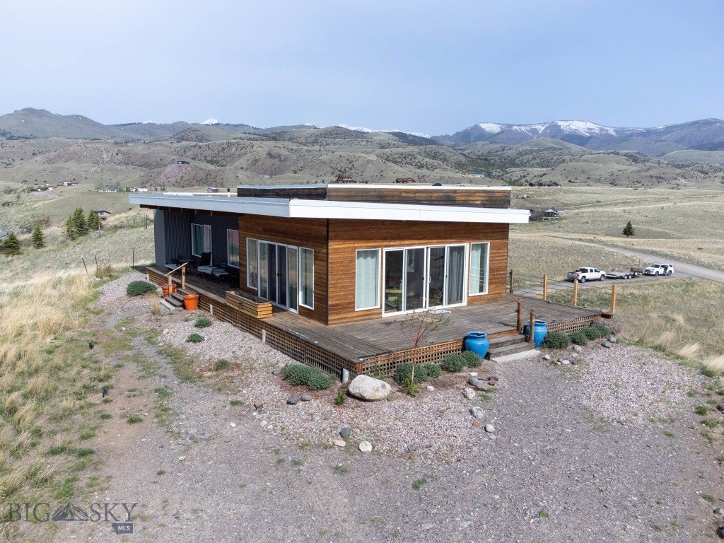 Emigrant, Montana, 59027, United States, 2 Bedrooms Bedrooms, ,2 BathroomsBathrooms,Residential,Forsale,1914993