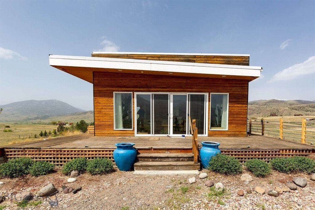 Emigrant, Montana, 59027, United States, 2 Bedrooms Bedrooms, ,2 BathroomsBathrooms,Residential,Forsale,1914993