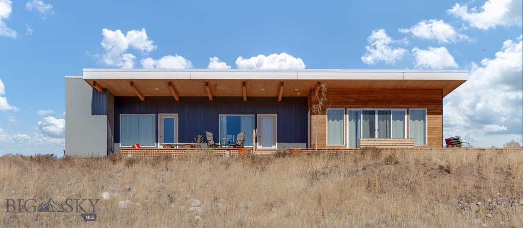 Emigrant, Montana, 59027, United States, 2 Bedrooms Bedrooms, ,2 BathroomsBathrooms,Residential,Forsale,1914993