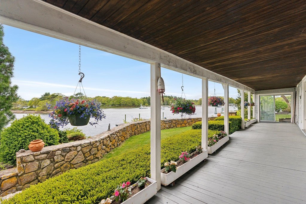 York, Maine, 03909, United States, 6 Bedrooms Bedrooms, ,2.5 BathroomsBathrooms,Residential,Forsale,1933959
