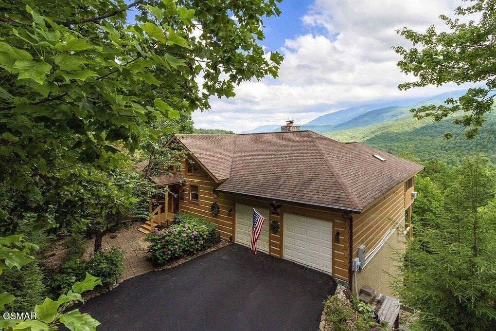 Gatlinburg, Tennessee, 37738, United States, 3 Bedrooms Bedrooms, ,2.5 BathroomsBathrooms,Residential,Forsale,1936713