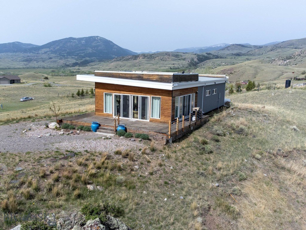 Emigrant, Montana, 59027, United States, 2 Bedrooms Bedrooms, ,2 BathroomsBathrooms,Residential,Forsale,1914993