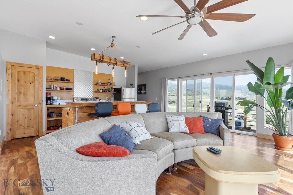 Emigrant, Montana, 59027, United States, 2 Bedrooms Bedrooms, ,2 BathroomsBathrooms,Residential,Forsale,1914993