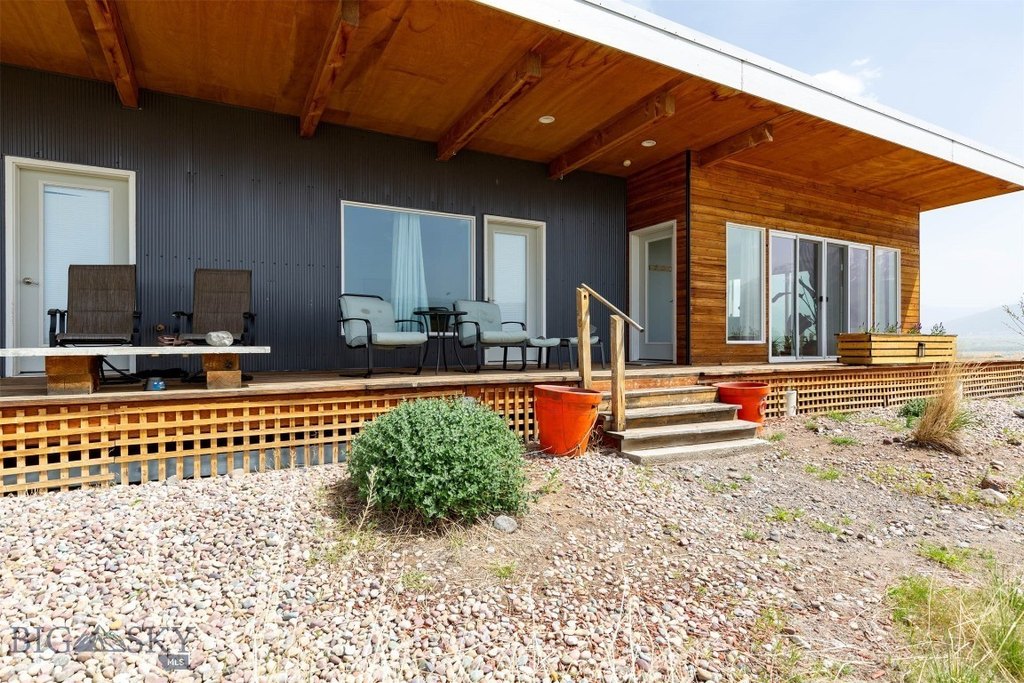 Emigrant, Montana, 59027, United States, 2 Bedrooms Bedrooms, ,2 BathroomsBathrooms,Residential,Forsale,1914993
