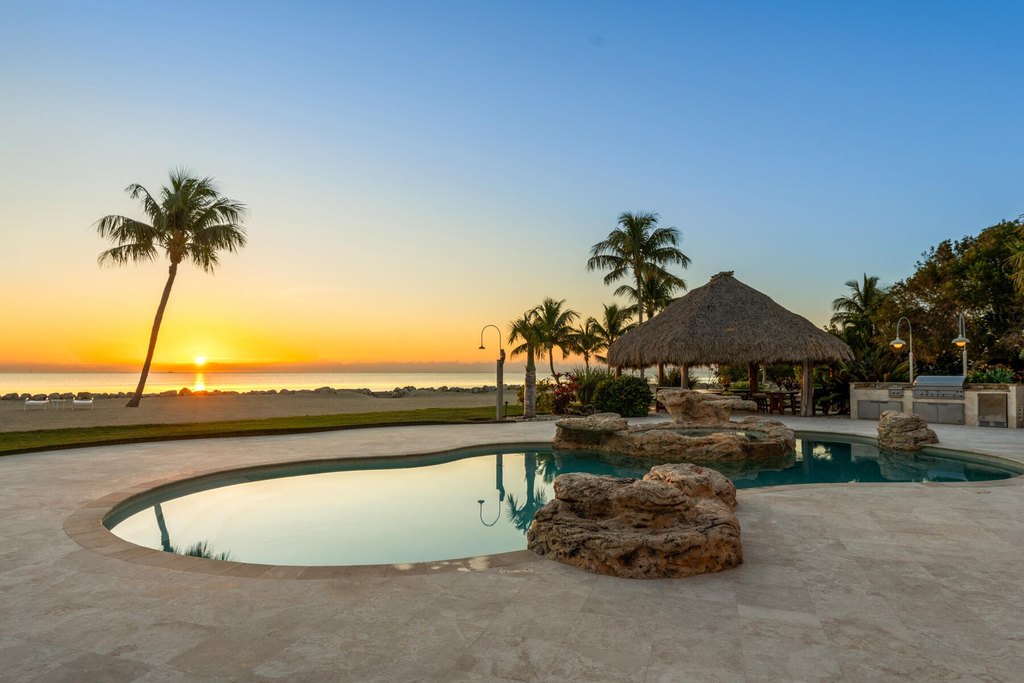 Plantation Key, Florida, 33070, United States, 7 Bedrooms Bedrooms, ,6.5 BathroomsBathrooms,Residential,Forsale,1971974