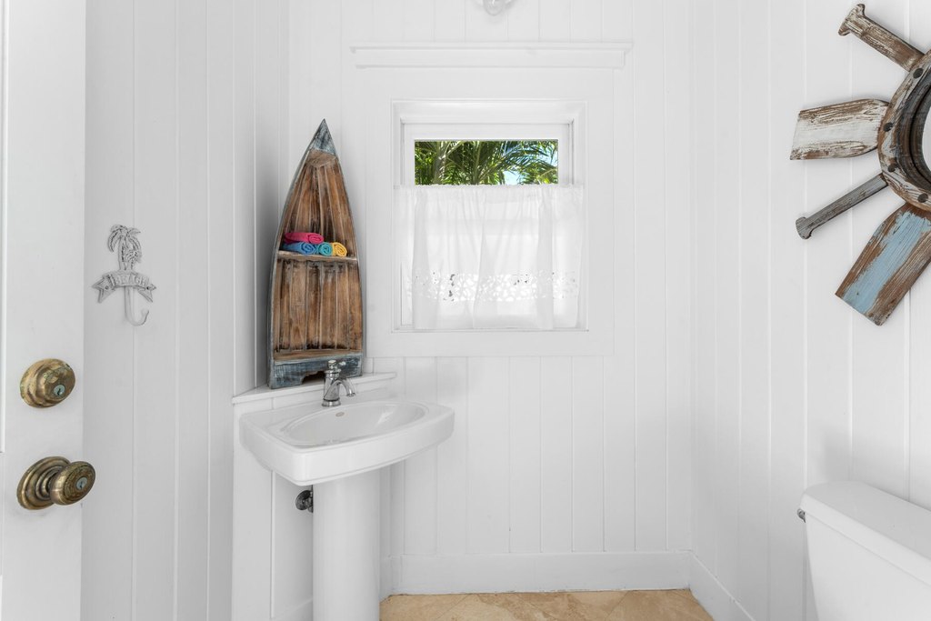 Plantation Key, Florida, 33070, United States, 7 Bedrooms Bedrooms, ,6.5 BathroomsBathrooms,Residential,Forsale,1971974