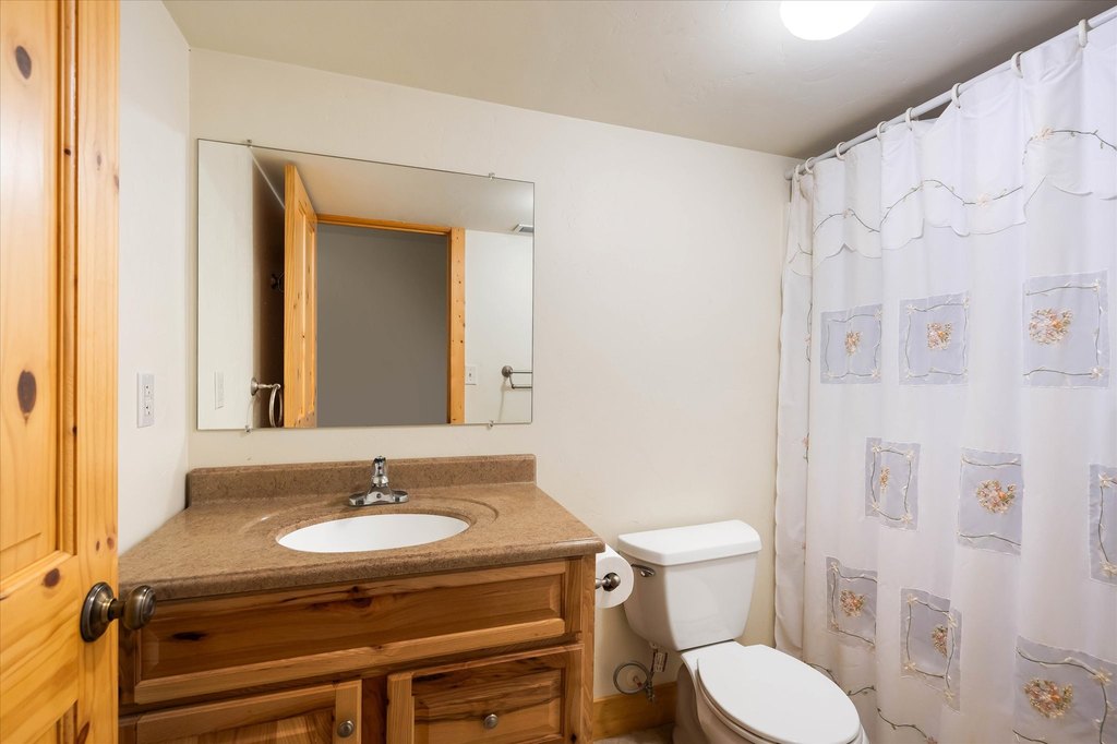 Polebridge, Montana, 59928, United States, 11 Bedrooms Bedrooms, ,8 BathroomsBathrooms,Residential,Forsale,1941151