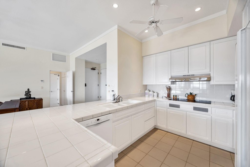 Lahaina, Hawaii, 96761, United States, 2 Bedrooms Bedrooms, ,2 BathroomsBathrooms,Residential,Forsale,1990120