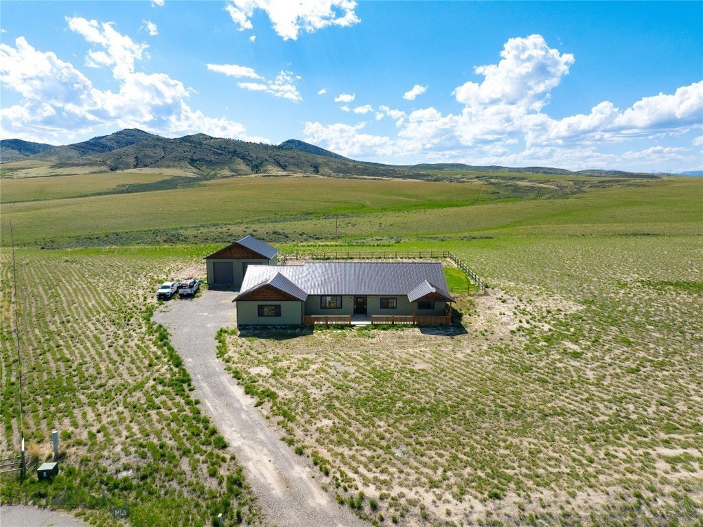 Three Forks, Montana, 59752, United States, 3 Bedrooms Bedrooms, ,2.5 BathroomsBathrooms,Residential,Forsale,1894952