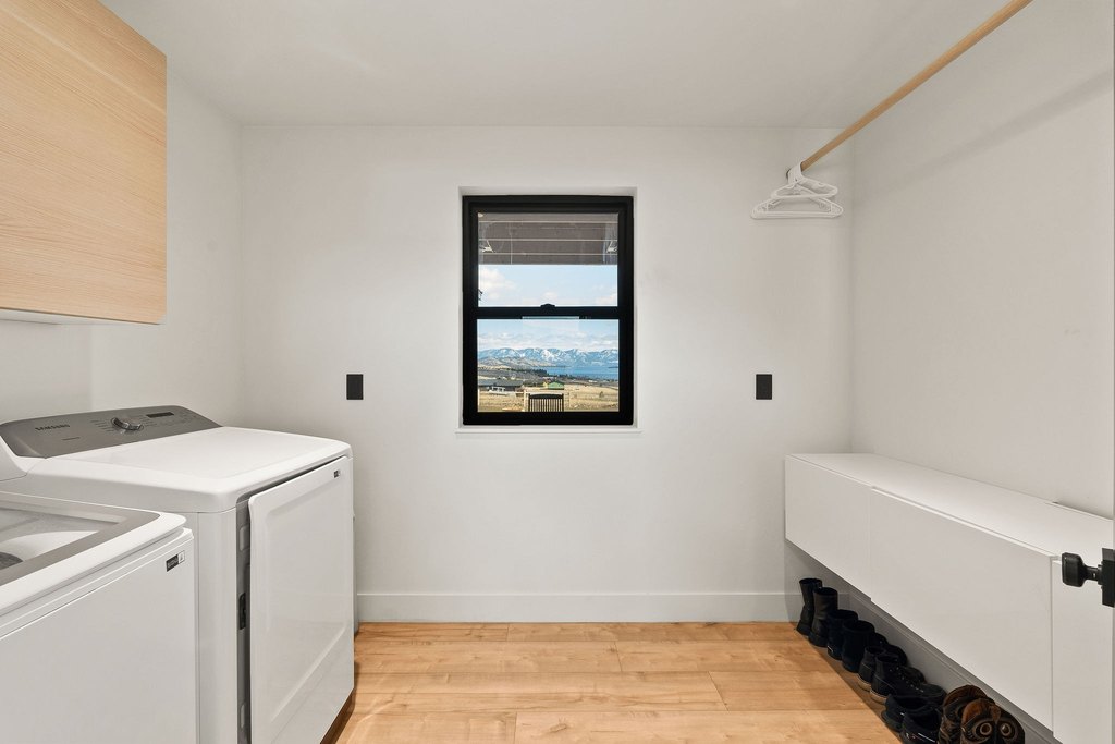 Elmo, Montana, 59915, United States, 3 Bedrooms Bedrooms, ,2.5 BathroomsBathrooms,Residential,Forsale,1941193