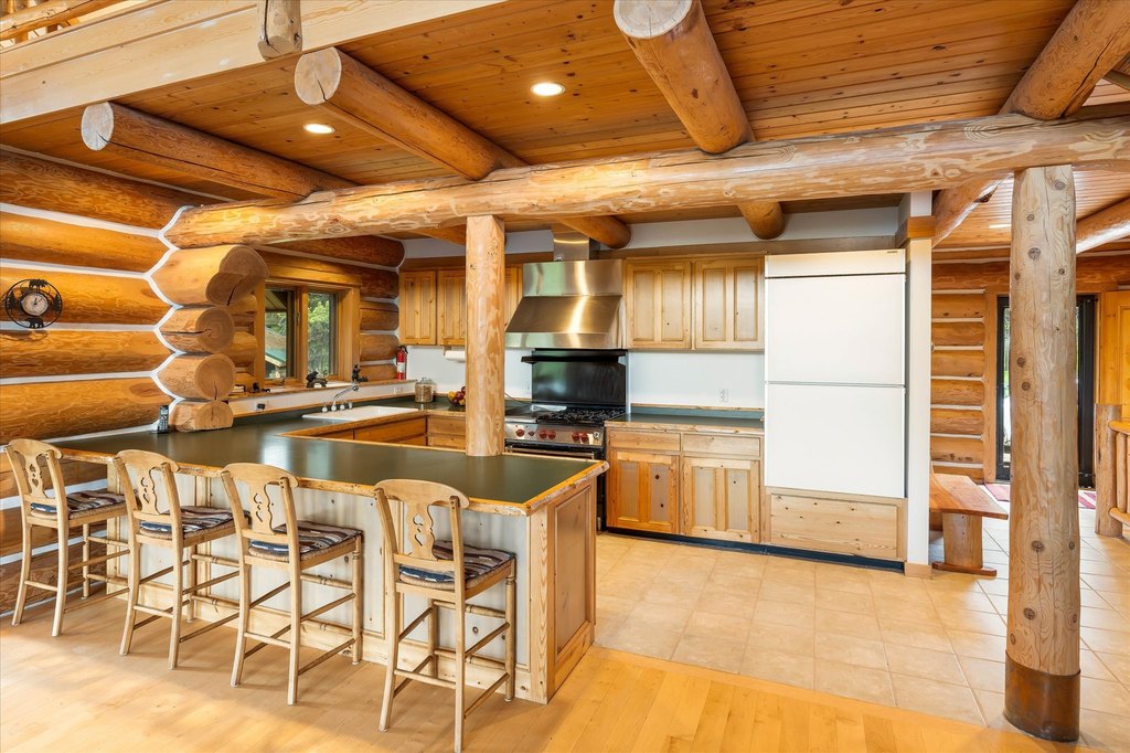 Polebridge, Montana, 59928, United States, 11 Bedrooms Bedrooms, ,8 BathroomsBathrooms,Residential,Forsale,1941151