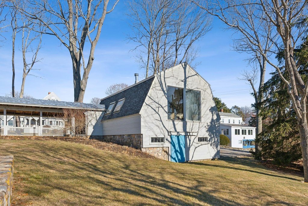 York, Maine, 03909, United States, 6 Bedrooms Bedrooms, ,2.5 BathroomsBathrooms,Residential,Forsale,1933959