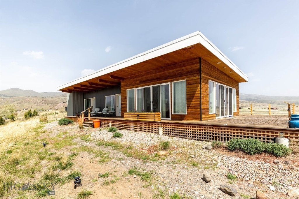 Emigrant, Montana, 59027, United States, 2 Bedrooms Bedrooms, ,2 BathroomsBathrooms,Residential,Forsale,1914993
