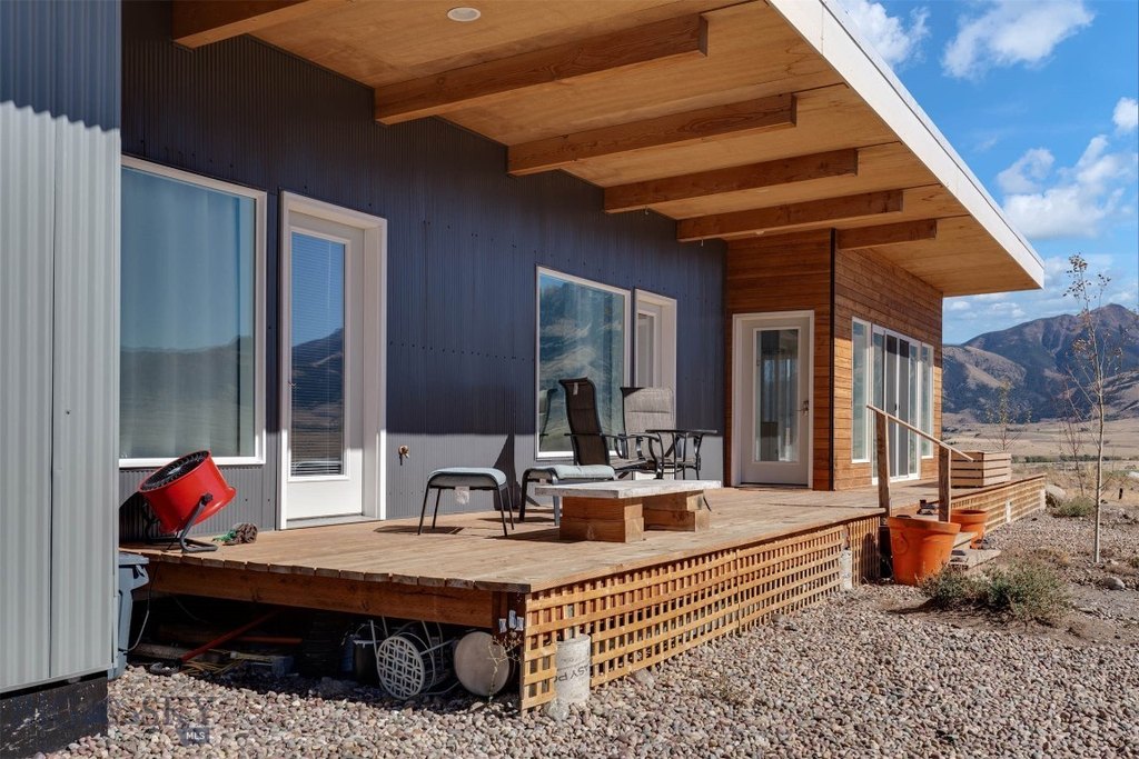 Emigrant, Montana, 59027, United States, 2 Bedrooms Bedrooms, ,2 BathroomsBathrooms,Residential,Forsale,1914993
