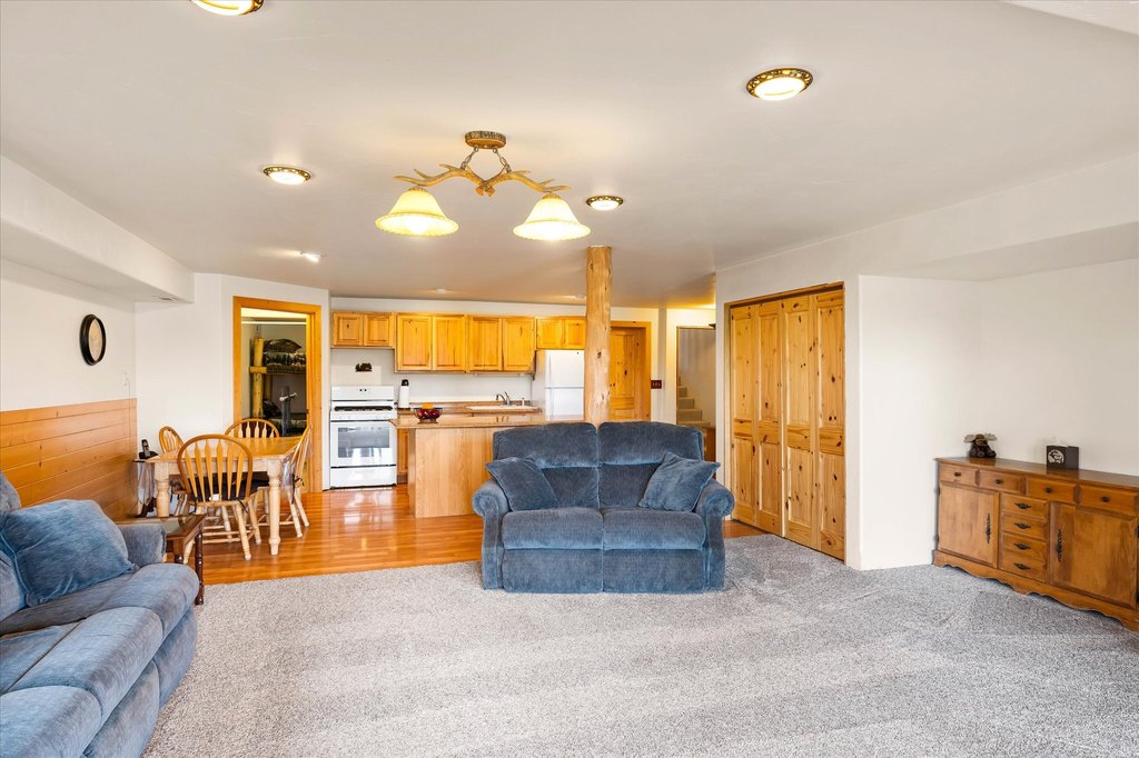 Polebridge, Montana, 59928, United States, 11 Bedrooms Bedrooms, ,8 BathroomsBathrooms,Residential,Forsale,1941151