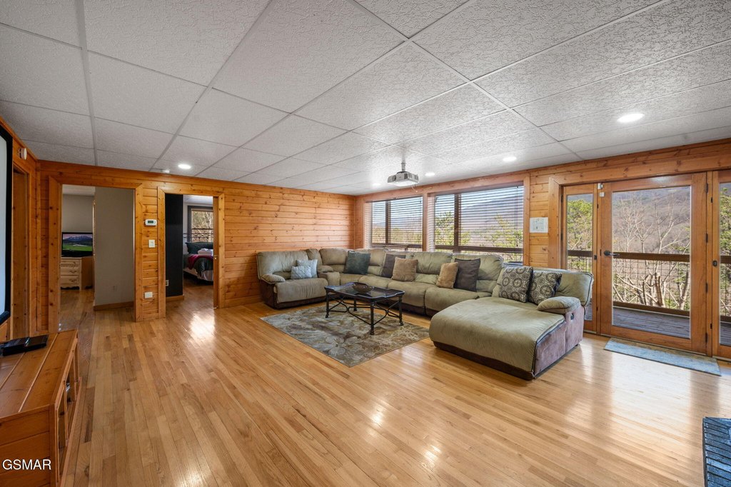 Gatlinburg, Tennessee, 37738, United States, 3 Bedrooms Bedrooms, ,2.5 BathroomsBathrooms,Residential,Forsale,1936713