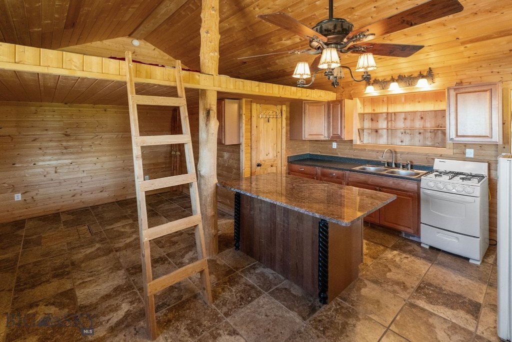 Sheridan, Montana, 59749, United States, 3 Bedrooms Bedrooms, ,3 BathroomsBathrooms,Residential,Forsale,1941167