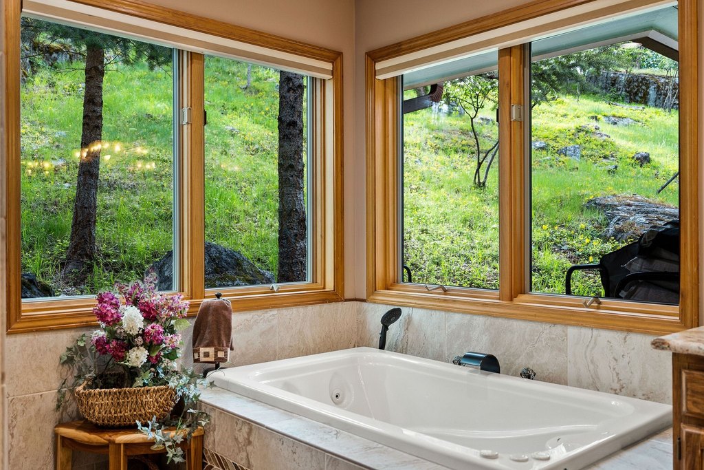Bigfork, Montana, 59911, United States, 5 Bedrooms Bedrooms, ,3.5 BathroomsBathrooms,Residential,Forsale,1894903