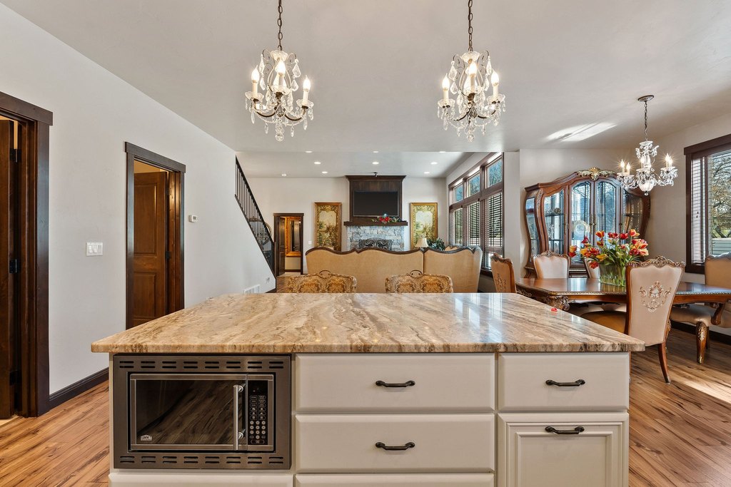 Kalispell, Montana, 59901, United States, 5 Bedrooms Bedrooms, ,3 BathroomsBathrooms,Residential,Forsale,1894905