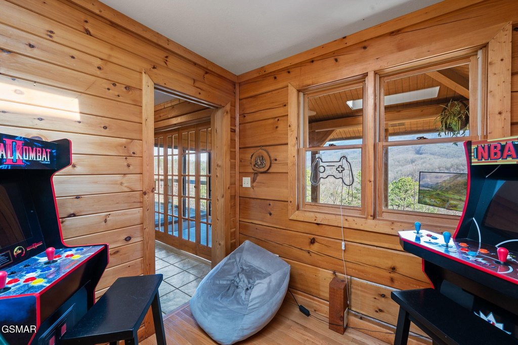 Gatlinburg, Tennessee, 37738, United States, 3 Bedrooms Bedrooms, ,2.5 BathroomsBathrooms,Residential,Forsale,1936713