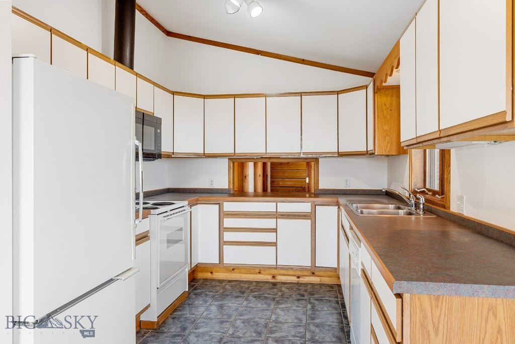 Ennis, Montana, 59729, United States, 4 Bedrooms Bedrooms, ,3.5 BathroomsBathrooms,Residential,Forsale,1915005