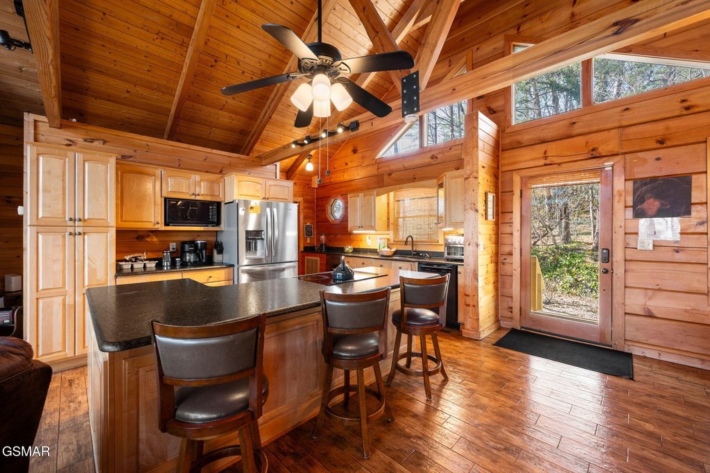 Gatlinburg, Tennessee, 37738, United States, 3 Bedrooms Bedrooms, ,2.5 BathroomsBathrooms,Residential,Forsale,1936713
