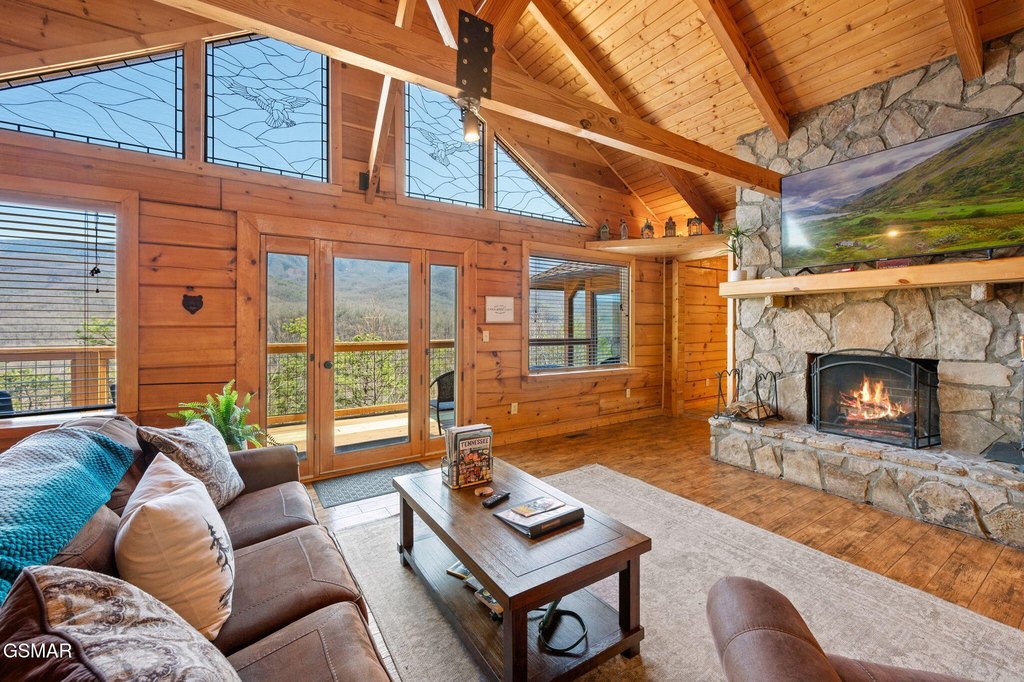 Gatlinburg, Tennessee, 37738, United States, 3 Bedrooms Bedrooms, ,2.5 BathroomsBathrooms,Residential,Forsale,1936713