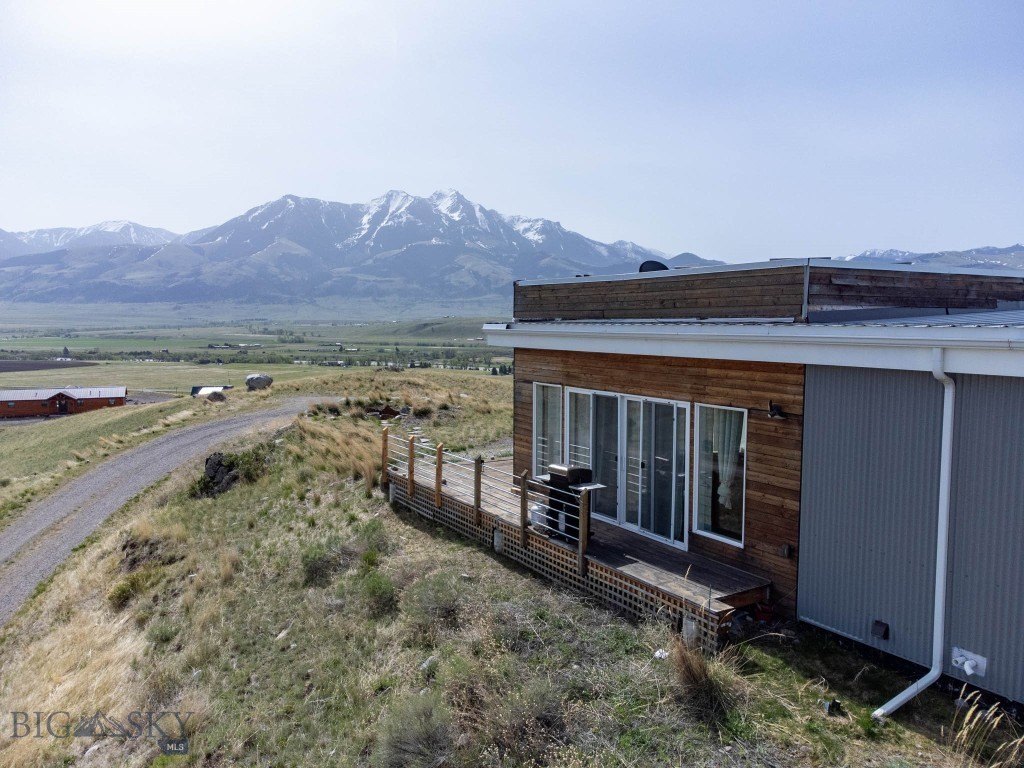 Emigrant, Montana, 59027, United States, 2 Bedrooms Bedrooms, ,2 BathroomsBathrooms,Residential,Forsale,1914993