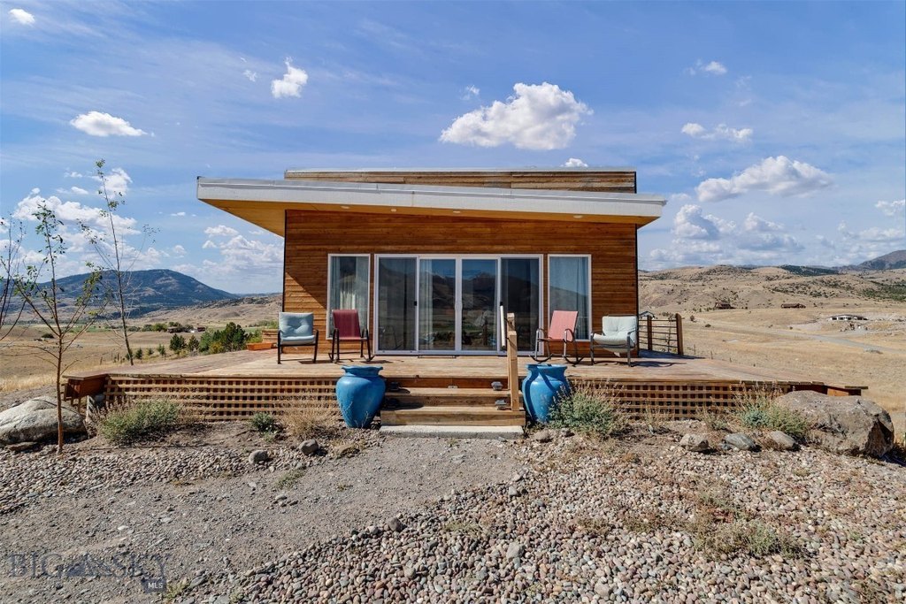 Emigrant, Montana, 59027, United States, 2 Bedrooms Bedrooms, ,2 BathroomsBathrooms,Residential,Forsale,1914993