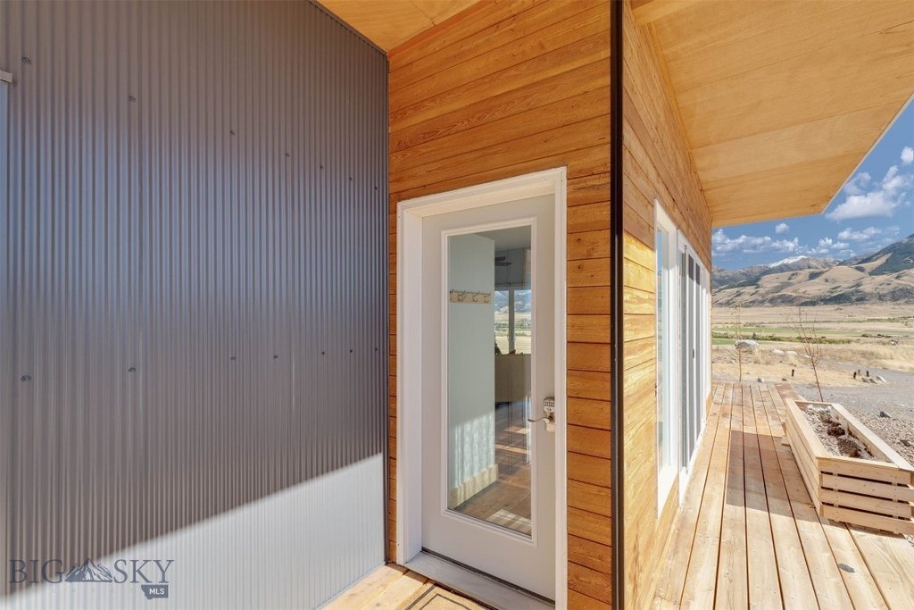 Emigrant, Montana, 59027, United States, 2 Bedrooms Bedrooms, ,2 BathroomsBathrooms,Residential,Forsale,1914993