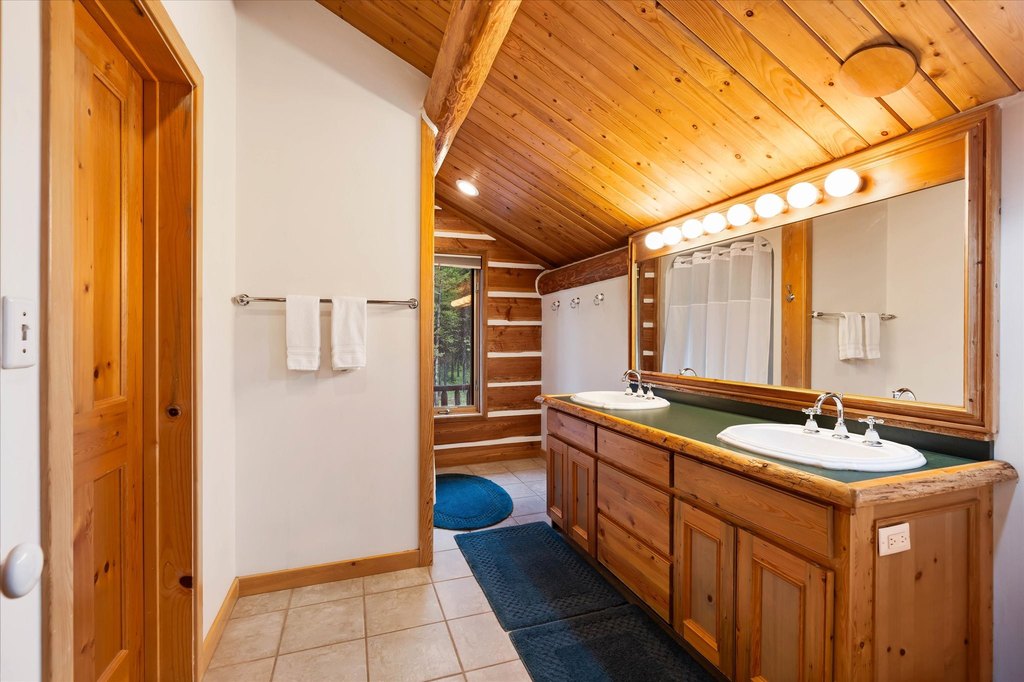 Polebridge, Montana, 59928, United States, 11 Bedrooms Bedrooms, ,8 BathroomsBathrooms,Residential,Forsale,1941151