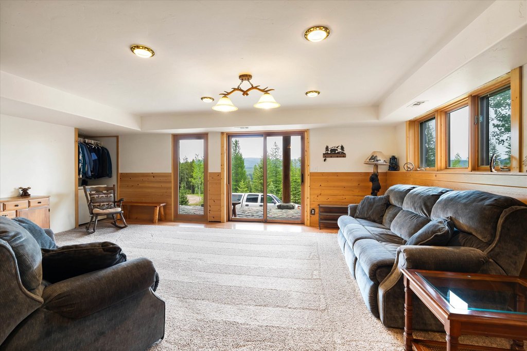 Polebridge, Montana, 59928, United States, 11 Bedrooms Bedrooms, ,8 BathroomsBathrooms,Residential,Forsale,1941151