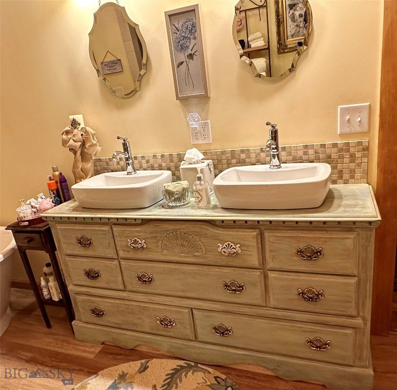 Ennis, Montana, 59729, United States, 3 Bedrooms Bedrooms, ,2 BathroomsBathrooms,Residential,Forsale,1894848