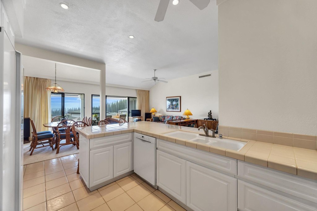 Lahaina, Hawaii, 96761, United States, 2 Bedrooms Bedrooms, ,2 BathroomsBathrooms,Residential,Forsale,1990120