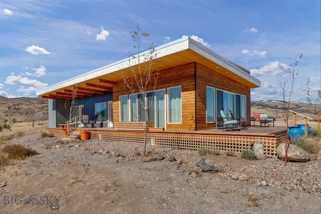 Emigrant, Montana, 59027, United States, 2 Bedrooms Bedrooms, ,2 BathroomsBathrooms,Residential,Forsale,1914993