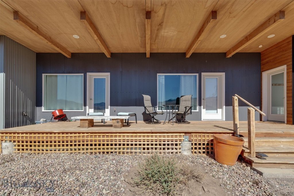 Emigrant, Montana, 59027, United States, 2 Bedrooms Bedrooms, ,2 BathroomsBathrooms,Residential,Forsale,1914993
