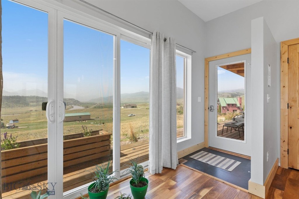 Emigrant, Montana, 59027, United States, 2 Bedrooms Bedrooms, ,2 BathroomsBathrooms,Residential,Forsale,1914993