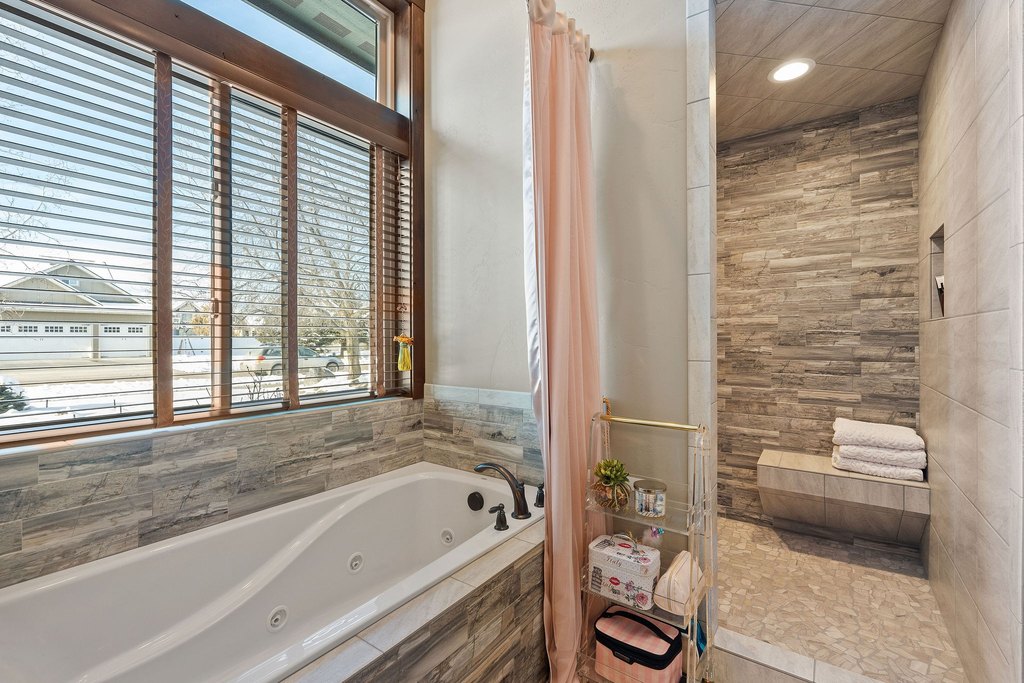 Kalispell, Montana, 59901, United States, 5 Bedrooms Bedrooms, ,3 BathroomsBathrooms,Residential,Forsale,1894905