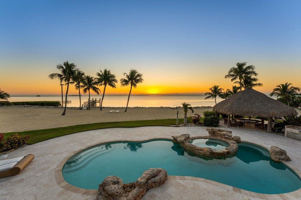 Plantation Key, Florida, 33070, United States, 7 Bedrooms Bedrooms, ,6.5 BathroomsBathrooms,Residential,Forsale,1971974